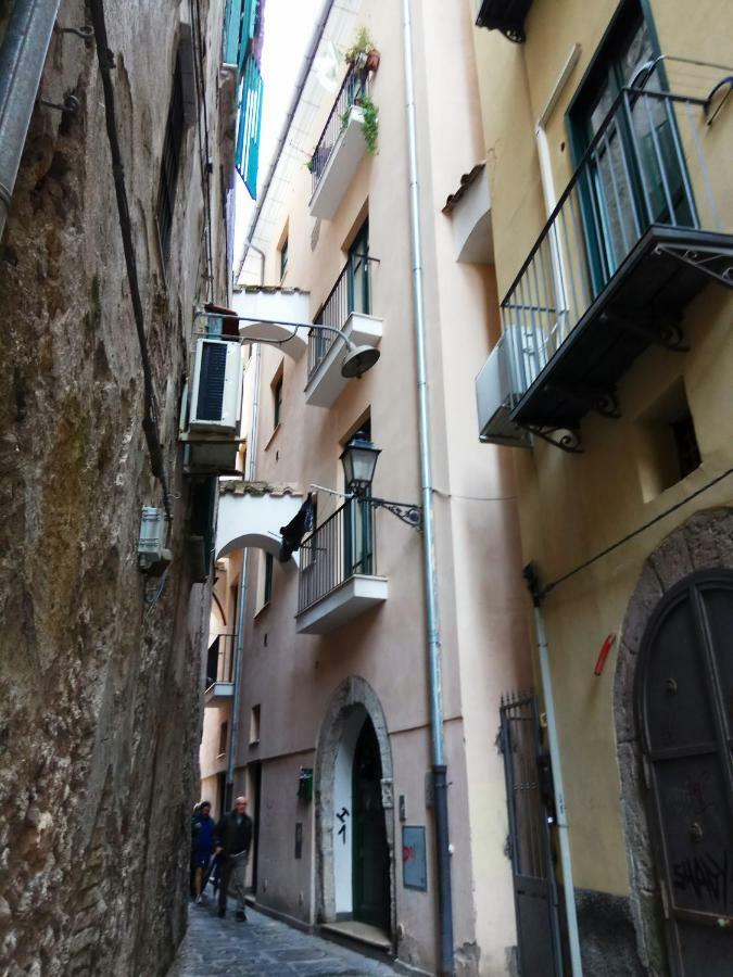 Amalfitani Salerno Centro Bed & Breakfast Exterior photo